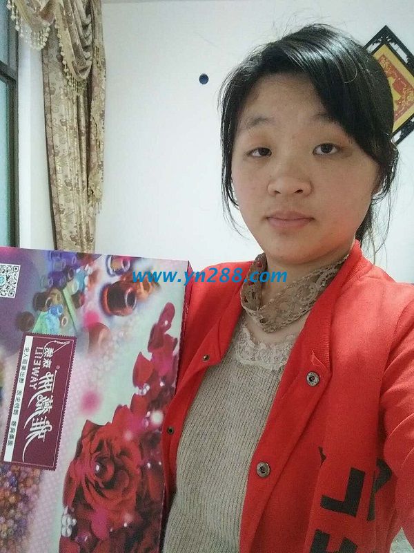 江西撫州寶媽葉女士利用業(yè)余時間做手工活珠繡加工掙錢(圖1)