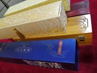 5月12日，農(nóng)村手工活加工項目，帶回家做手工活，手工之家這樣做，大家自然很放心，圖為勵志珠珠繡手工產(chǎn)品多款外包裝剪影